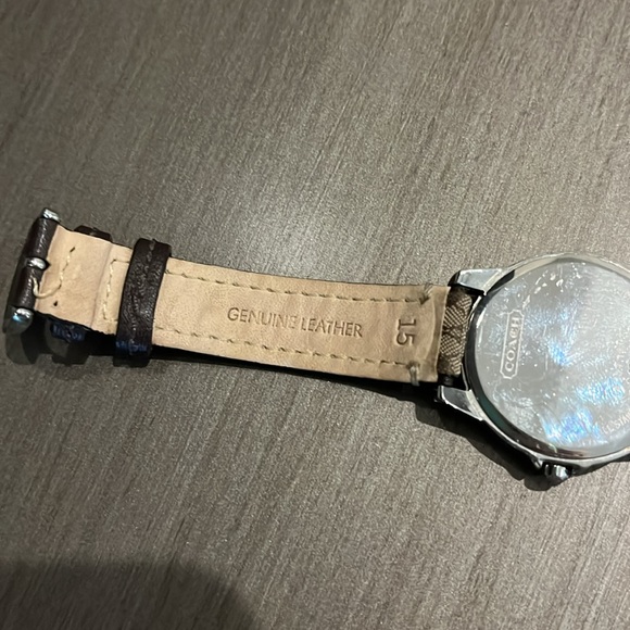 Coach watch, stainless steel case with leather strap and coach logo design. - Picture 4 of 5